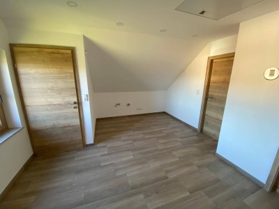 Neu renovierte OG-Wohnung in ruhiger Lage zu vermieten