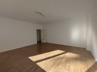 Leerstehende 1-Zimmerwohnung mit Entwicklungspotential