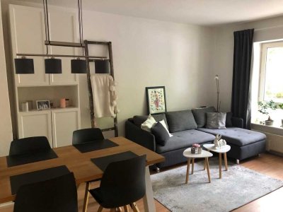 Gepflegte teilmöblierte 2-Zimmer-Hochparterre-Wohnung mit Einbauküche in Kiel-Südfriedhof, Toplage