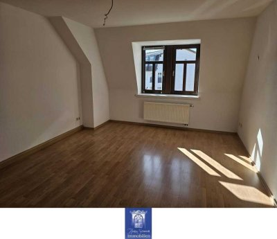 Individuelle und gemütliche Dachgeschosswohnung in Freital! Ideal auch für eine WG!