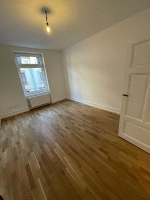 Kernsanierte 2 Zimmer Altbauwohnung ab sofort