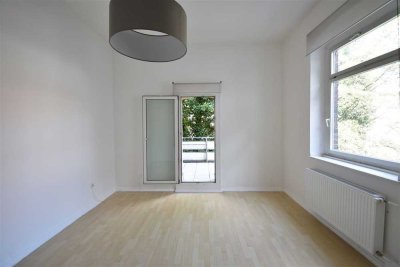 WG geeignet! Großzügig geschnittene 2-Zimmer-Whg in Düsseldorf
