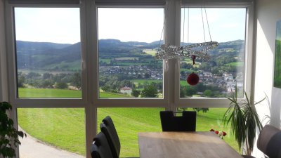 Wohnen im Grünen: 3-Zimmer-Wohnung mit Panorama-Blick