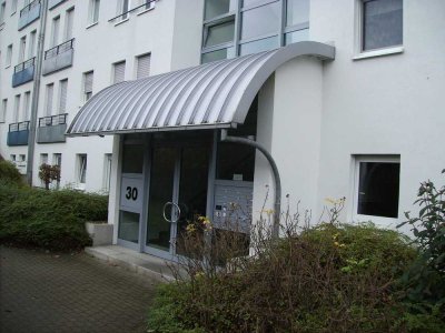 Stilvolle, gepflegte 2-Zimmer-Wohnung mit Balkon und Einbauküche in Bergisch Gladbach