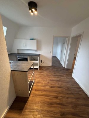 Sanierte Wohnung 3 Zimmer + Bad + Küche + Flur inkl. neuer EBK u E-Geräte. TOP WG-Geeignet
