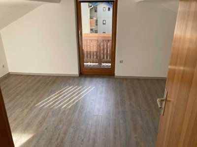 Gemütliche 2-Zimmer-Dachgeschosswohnung mit Balkon und EBK in Kochel am See