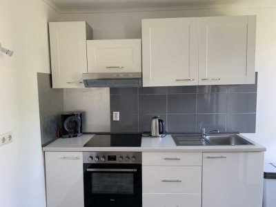 Für Studenten - renovierte, volleingerichtete Wohnung ++Balkon++Parkplatz++Zentrum