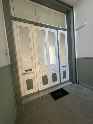 4-Zimmer-Wohnung mit Balkon im 2. OG in Kiel Dreiecksplatz