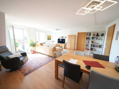 Attraktive und moderne 5 Zimmer Penthouse Maisonette Wohnung über den Dächern von Dettingen