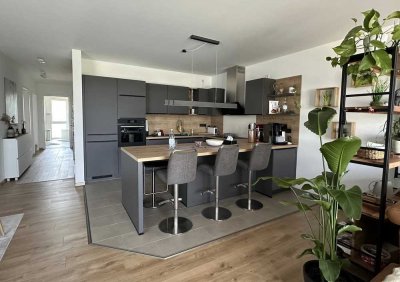 Geschmackvolle, neuwertige 4-Raum-Penthouse-Wohnung mit geh. Innenausstattung mit Terasse in Gießen