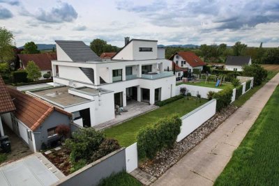 Exklusives Anwesen im Bauhaus-Stil in begehrter Feldrandlage