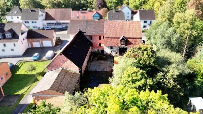 Großer Resthof mit 2 Fam.Haus, Stallungen, Scheune, Garagen & ca. 2.300m² Grundstk., Wiese auf Pacht