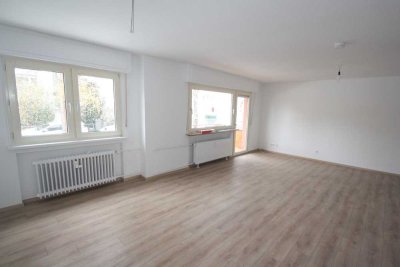 myHome-Immobilien / Supergünstige, lichtverwöhnte und NEUWERTIGE 2 Zi-Wohnung + Balkon