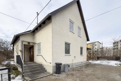 Grundstück in zentraler Lage – Bestandsgebäude mit Sanierungspotenzial