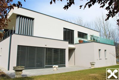Moderne Villa in einzigartiger Lage am Zierteich