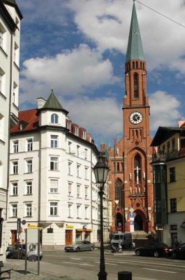 Luxuriöses Dachgeschoss-Loft nahe Wiener Platz – kernsaniert