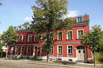 "Englisches Haus": Exclusive Dachgeschoß-Wohnung mit großer Galerie und Sonnenbalkon (vermietet)