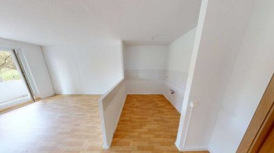 4-Raum-Wohnung mit offenem Wohn-/Essbereich und Balkon