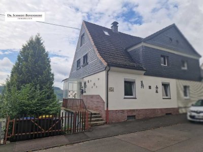 Solide Doppelhaushälfte mit tollem Ausblick in Waldrandlage von Siegen-Niederschelden!