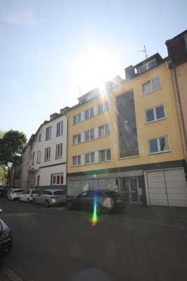 Zentral gelegene 2-Zimmer-Wohnung mit Balkon*Bad mit Badewanne*Stellplatz*Ab sofort*