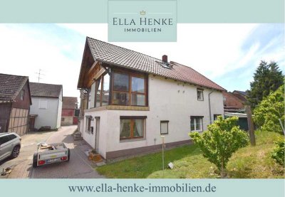Idyllisch gelegenes Einfamilienhaus mit wunderschönem Garten + Garage.