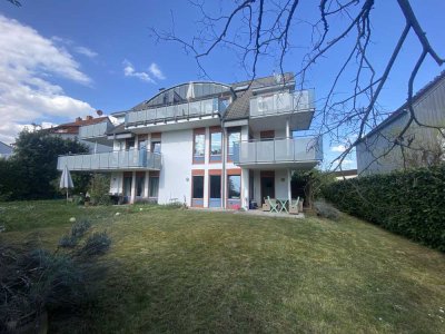 Helle 3-Zimmer Wohnung mit Terrasse und  Garten
