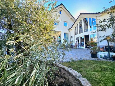 Olivenbaum mit Luxushaus zu verkaufen