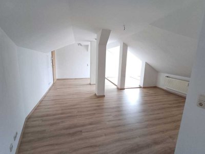 Helle Dachgeschosswohnung in Dresden - Ideal für modernes Wohnen