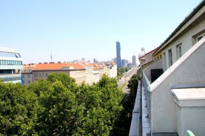 2 Zimmer + 2 Terrassen in Toplage – sanierungsbedürftige Dachgeschosswohnung