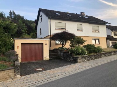 Schöne 4-Zimmer-EG-Wohnung mit Einbauküche in Schönau an der Brend