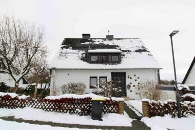 Viel Platz, viele Möglichkeiten: Zweifamilienhaus mit Garten, Wintergarten & Mieteinnahmen!