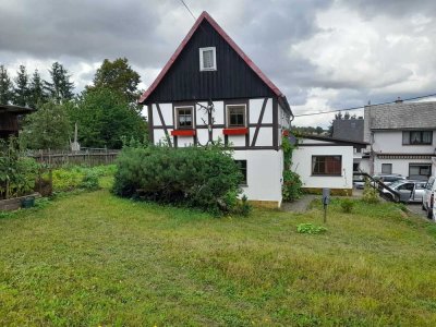 Gemütliches Einfamilienhaus mit EBK und einem schönen Garten in idyllischer Lage