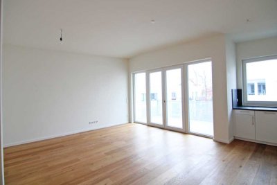 Eleganz und Wohnkomfort in Teltow: Tolle Komfortwohnung mit großem Balkon, EBK und Tiefgarage!