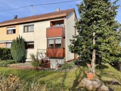 Helle Doppelhaushälfte, top Lage in Reutlingen-Ohmenhausen