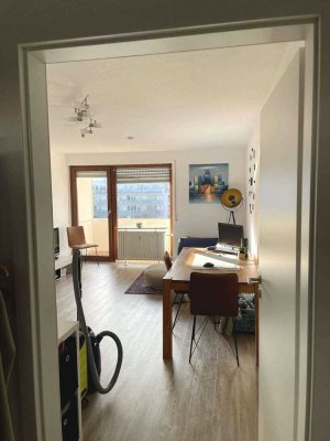 Neu renovierte Wohnung mit 2 Balkonen und KFZ-Stellplatz