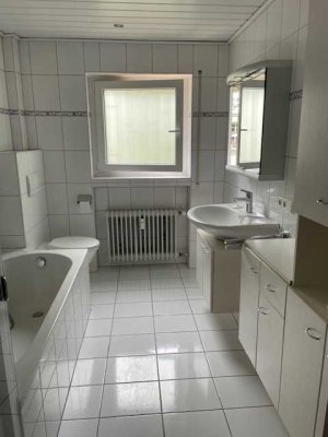 Ansprechende und vollständig renovierte 4-Zimmer-Erdgeschosswohnung mit Einbauküche in Sinzheim
