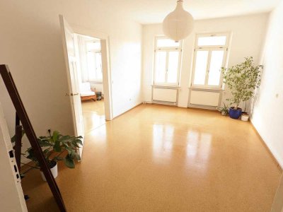 Charmante und großzügige 3-Zi-Altbau-Whg mit besten Verkehrsanbindungen