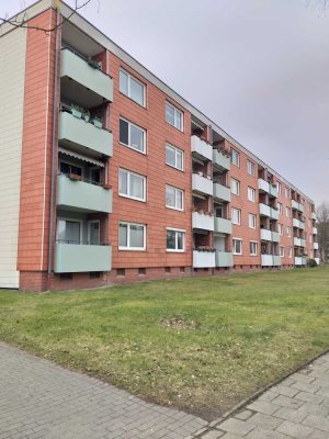 Sonnige modernisierte 3-Zimmer-Wohnung mit Balkon und Einbauküche in Kiel Suchsdorf