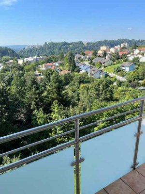 Attraktive, teilsanierte 3-Zimmer-Wohnung mit Balkon in Passau