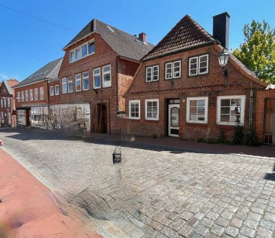 DENKMALHAUS IM ZENTRUM VON LÜTJENBURG....(LADENNUTZUNG)=110 QM WOHNFLÄCHE==618 QM GRUNDSTÜCK