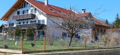 Neuwertige schöne 4-Zimmer-Wohnung mit Terrasse und Gartenanteil