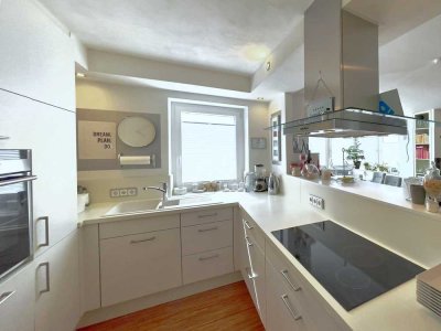 Geschmackvolle 3,5-Zimmer-Wohnung mit gehobener Innenausstattung mit Balkon und EBK in Kissing
