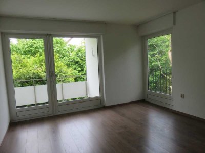 helles, gepfl. Apartment + Wohnküche, für Single, DG, BLK, EBK,  ruhige Nebenstrasse, frei ab sofort