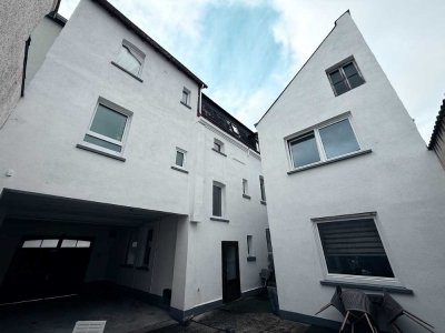 Geräumige, frisch sanierte Traumwohnung in Koblenz zum Kauf!
Sofort bezugsfrei!