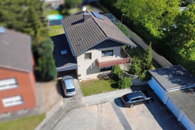 Familienfreundliches Traumhaus – mit Garten, Terrasse, zwei Garagen und viel Stauraum im Keller