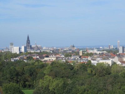 Wunderschöne 2-Zimmer-KDB-Wohnung mit traumhaftem Blick über Köln vom Dom bis zum Siebengebirge