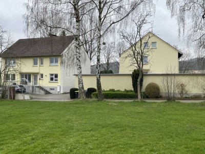 Zwei renditestarke Dreifamilienhäuser mit Garagen in Almena