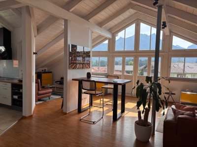 Großartige Dachgeschosswohnung, mit viel Licht und tollem Ausblick, herrlichem Bad.