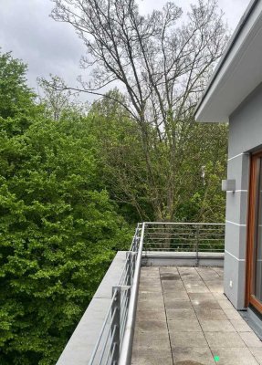 Bezugsfrei: 2-Zimmer Penthouse in Köln Sülz mit spektakulärer Aussicht in den Beethovenpark