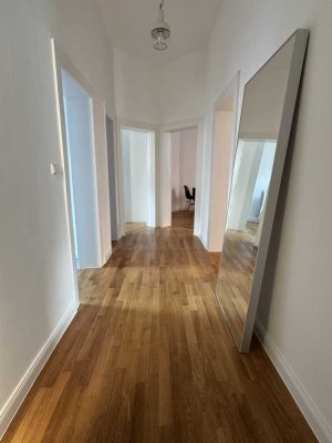 Erstbezug nach Sanierung:Exklusive, teilmöblierte 3-Zimmer-Altbauwohnung mit Einbauküche in Bornheim